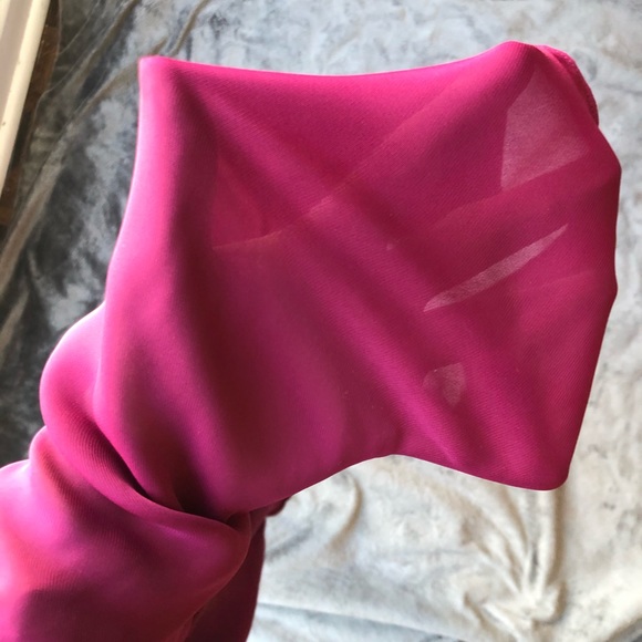 Banana Republic Tulip Hem Blouse Long Sleeve Size Medium Berry Magenta Colour - Picture 13 of 17